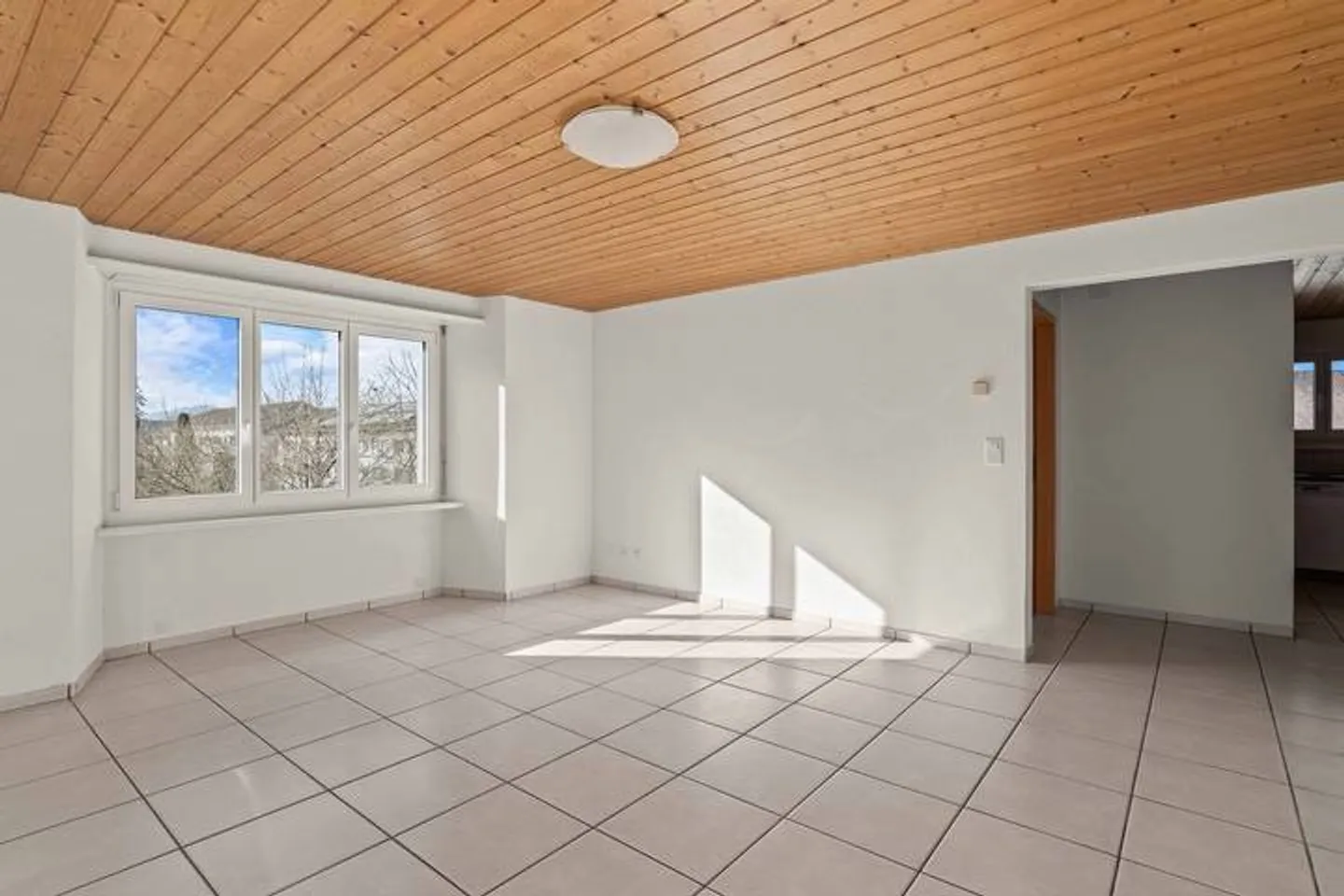 APPARTEMENT ATTRACTIF AVEC BALCON ET VUE VERTE - Photo 4 sur 9