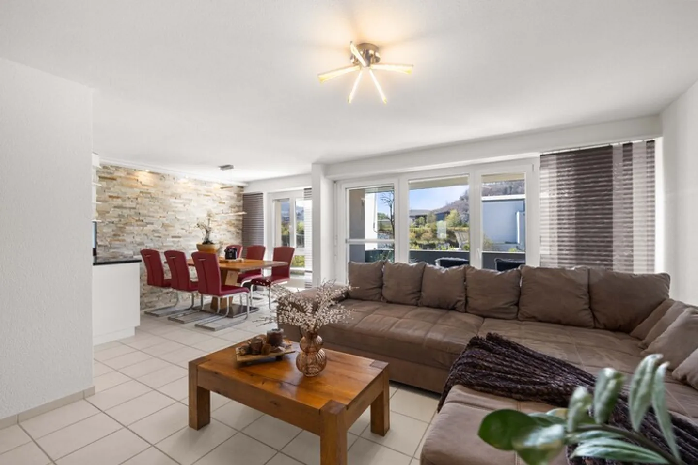 Vivere tranquillo vicino al ruscello – La tua oasi di 3,5 stanze a Sissach - Foto 1 di 8