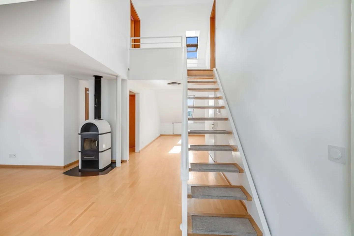 DUPLEX SOUS LES TOITS AVEC BEAUCOUP D'ESPACE ET DE CALME - Photo 5 sur 8