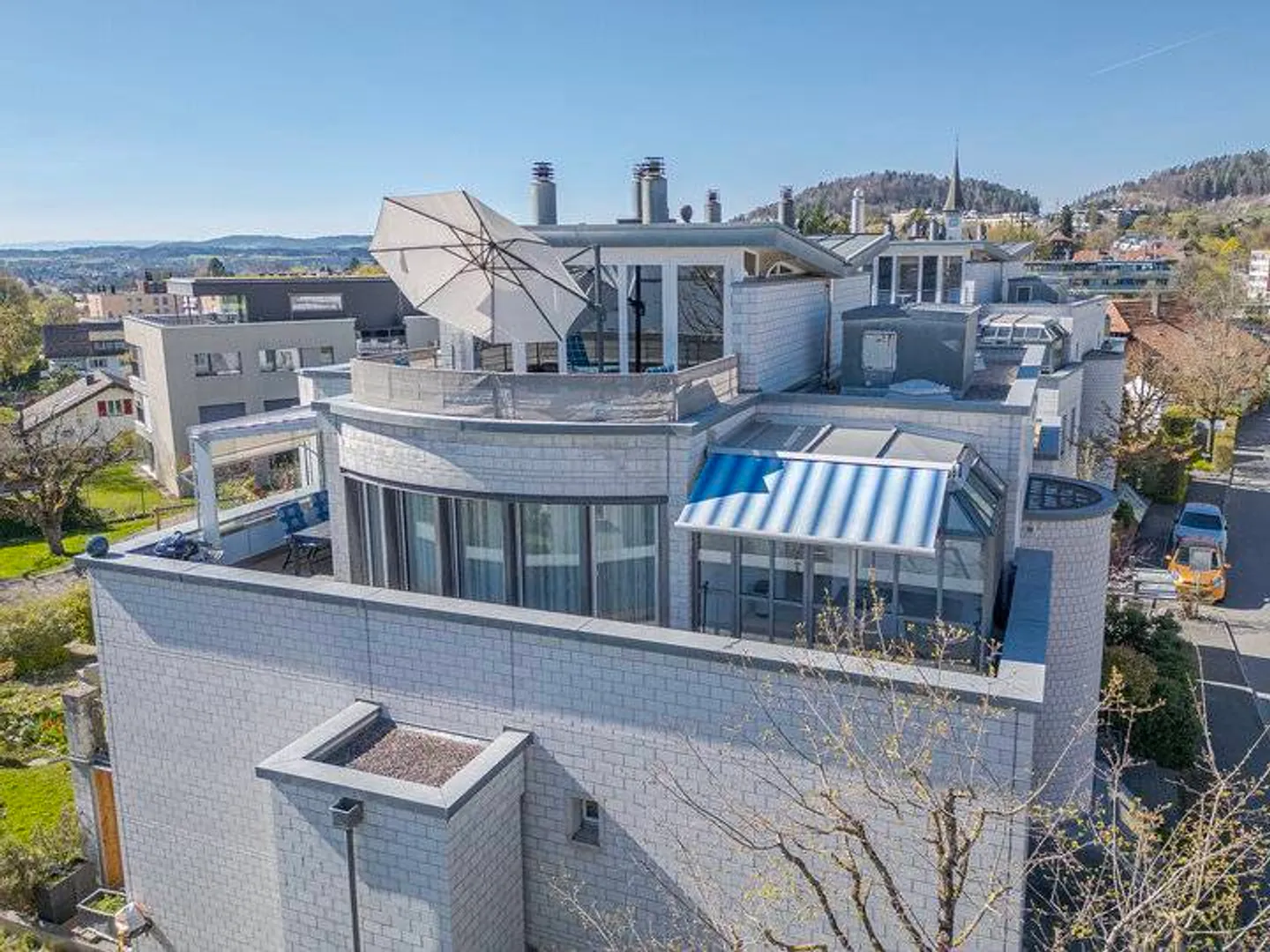 Confort de vie et vue dégagée - Appartement en attique en duplex à Bolligen - Photo 5 sur 6