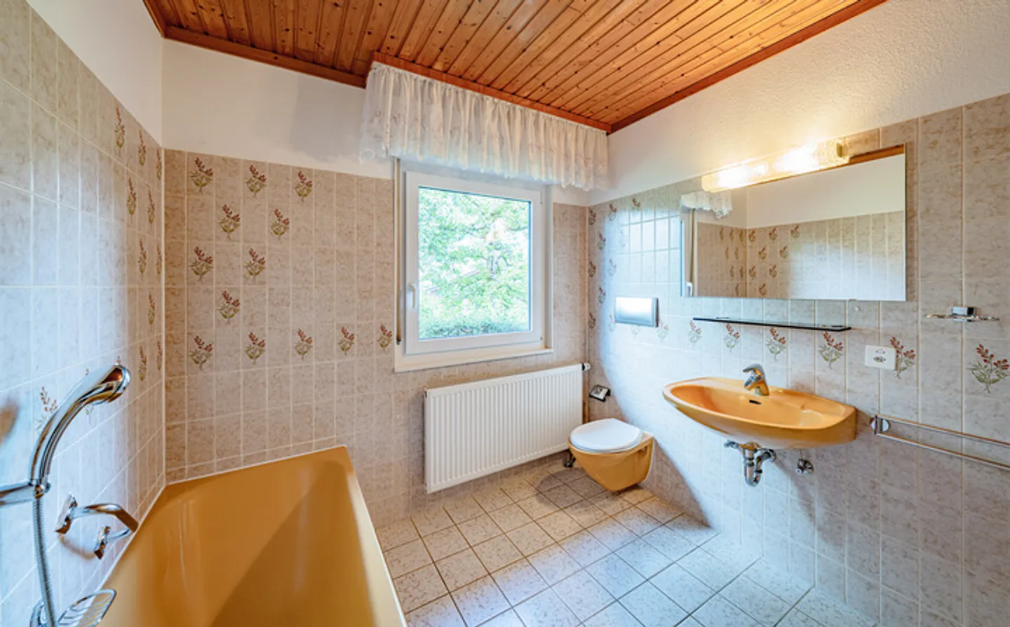 FREISTEHENDES EINFAMILIENHAUS MIT MEHR ALS 900 M² - Foto 8 von 8