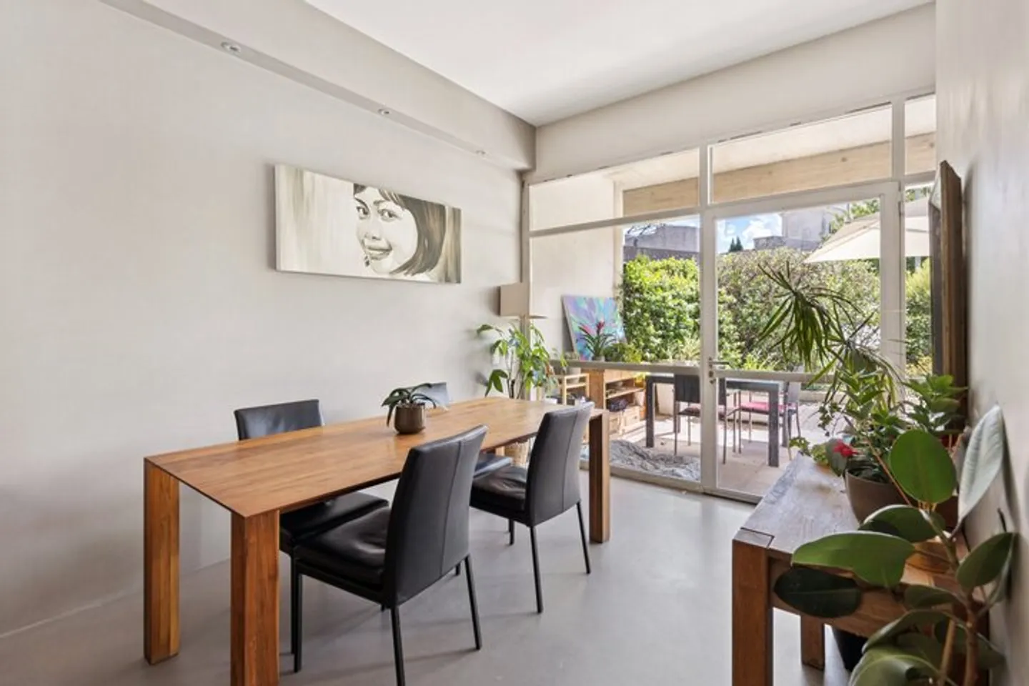 MODERN GARDEN APARTMENT - GREATLY RENOVATED - Photo 4 of 8