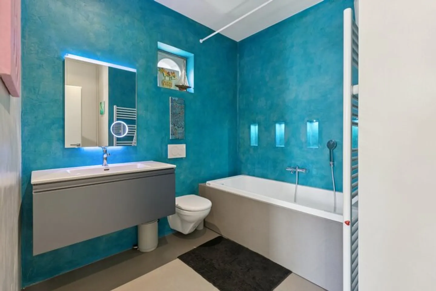 MODERN GARDEN APARTMENT - GREATLY RENOVATED - Photo 6 of 8