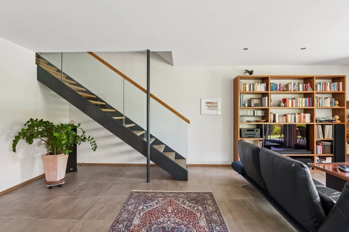 VILLA ATTRACTIVE ENTOURÉE DE PALMIERS - Photo 4 sur 8