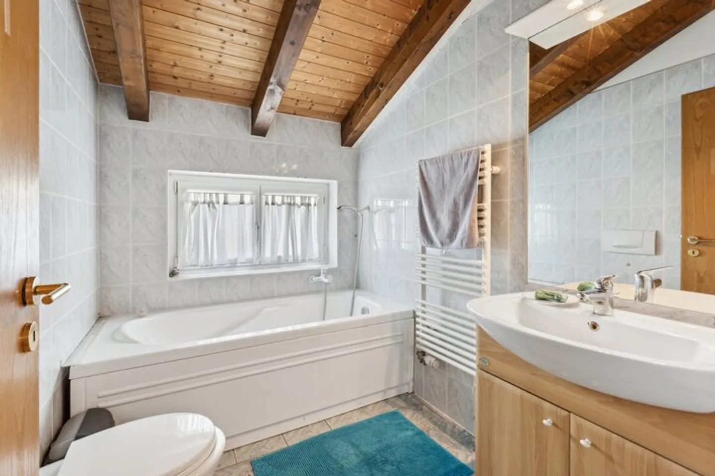 Oasi di bagno con palme e piscina - Foto 6 di 8