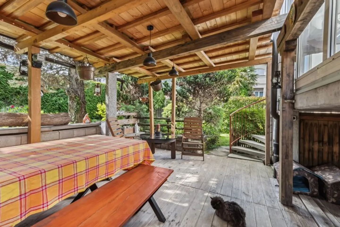 Oasi di bagno con palme e piscina - Foto 7 di 8