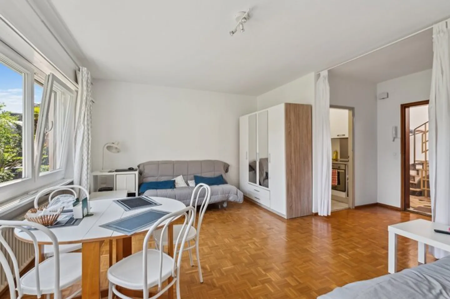 EXCITING MULTI-FAMILY HOUSE - FULLY RENTED - Photo 4 of 8