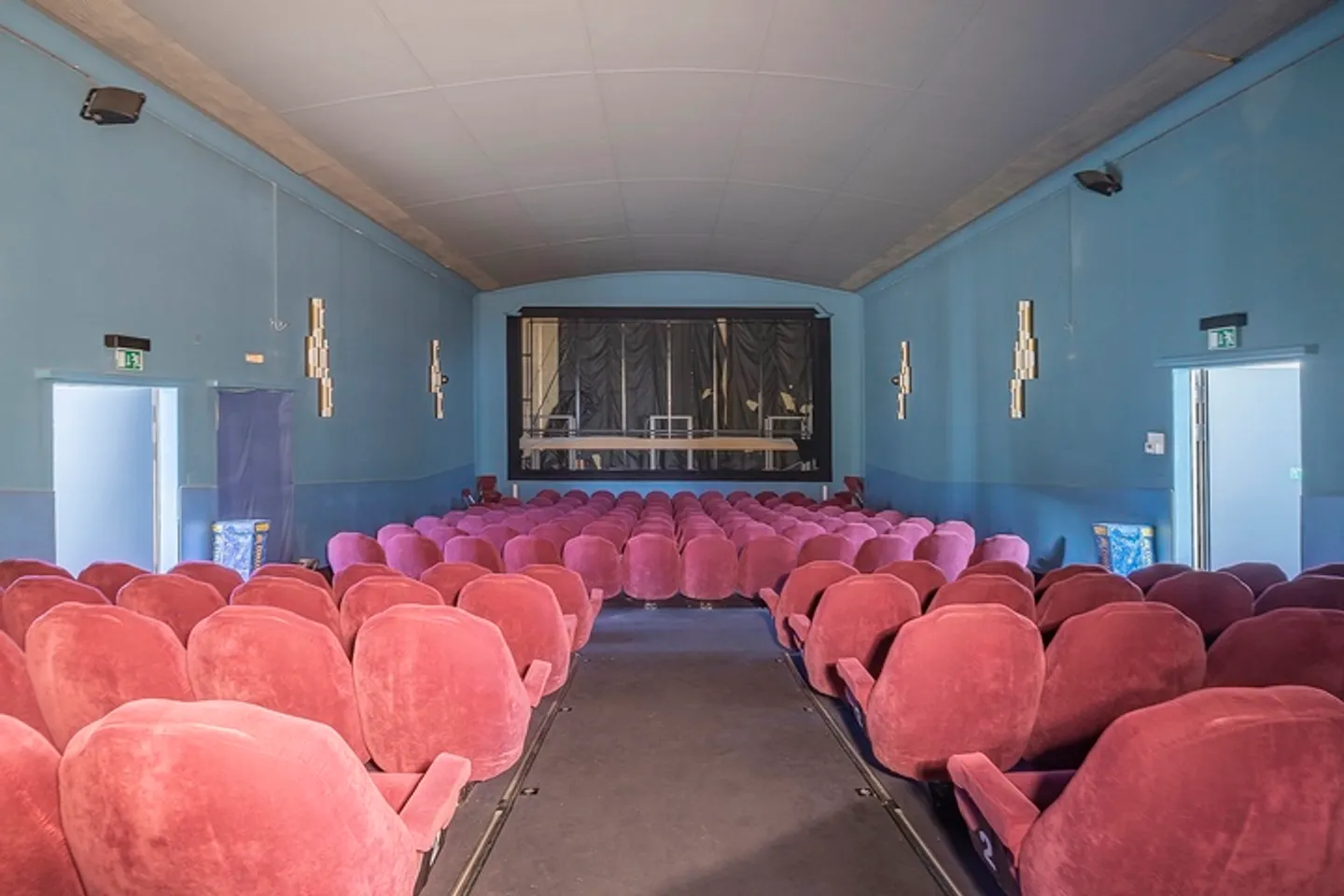 EDIFICIO RESIDENZIALE E COMMERCIALE CON STORIA - EX CINEMA CON POTENZIALE - Foto 6 di 8