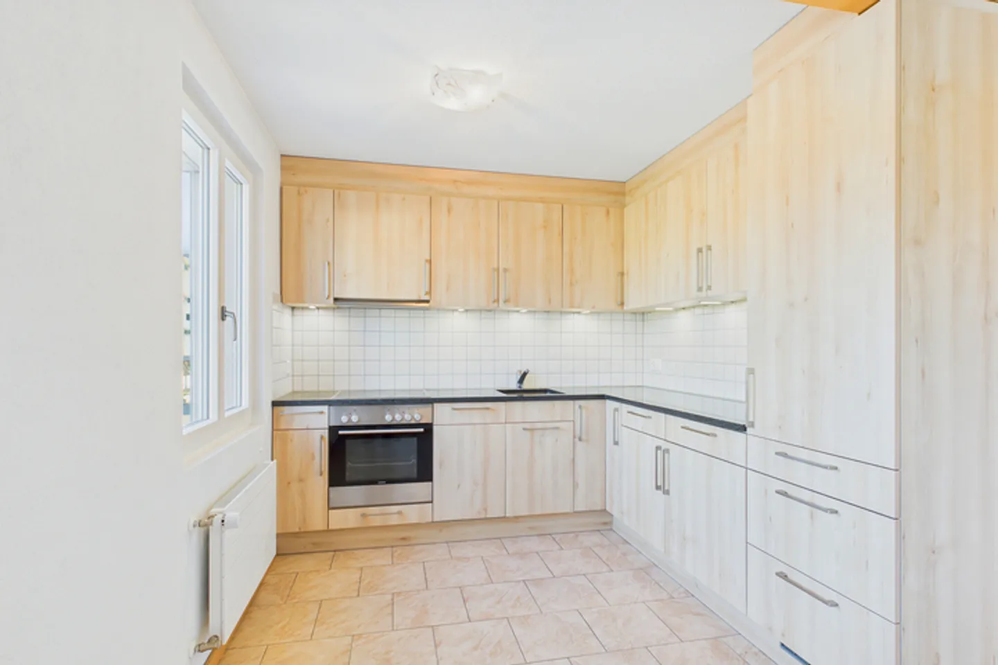 EDIFICIO RESIDENZIALE E COMMERCIALE CON STORIA - EX CINEMA CON POTENZIALE - Foto 3 di 8