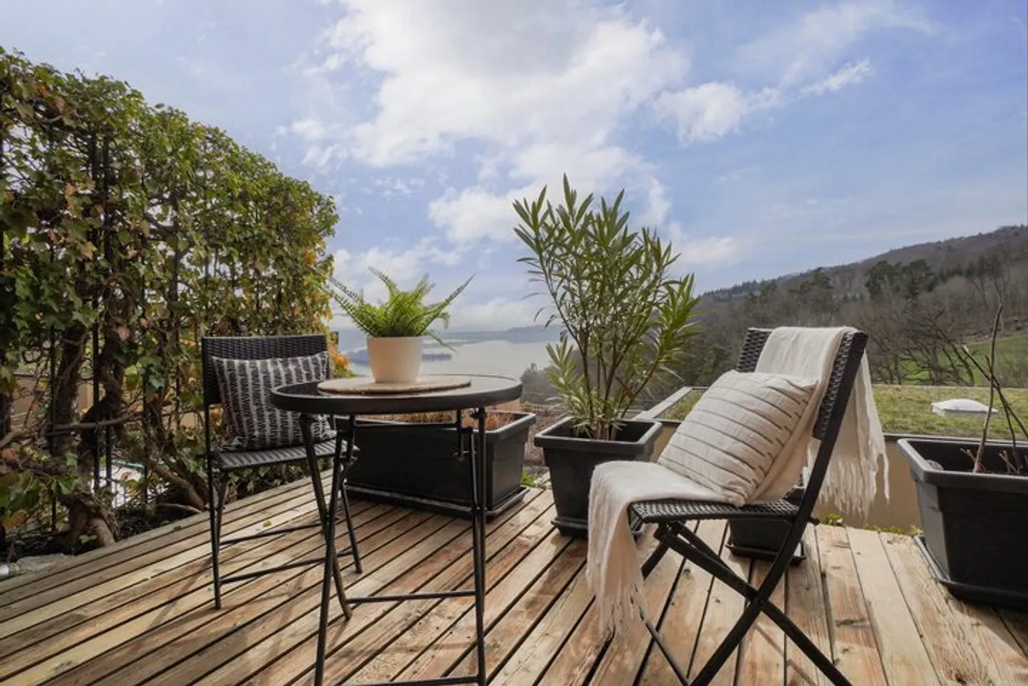 GRANDE APPARTAMENTO CON VISTA SUL LAGO DI BIEL (150 m²) - Foto 8 di 8