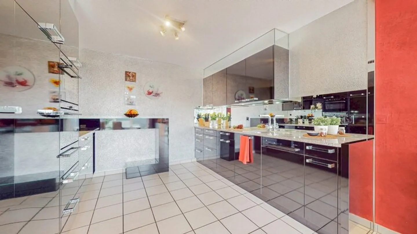 GRANDE APPARTAMENTO CON VISTA SUL LAGO DI BIEL (150 m²) - Foto 3 di 8