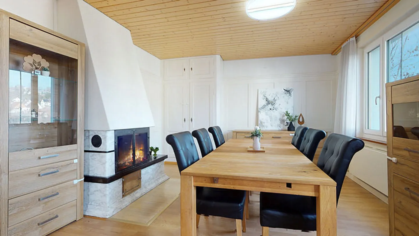 ATTRAKTIVES EINFAMILIENHAUS MIT GROSSEM GEWERBETEIL - Foto 3 von 8