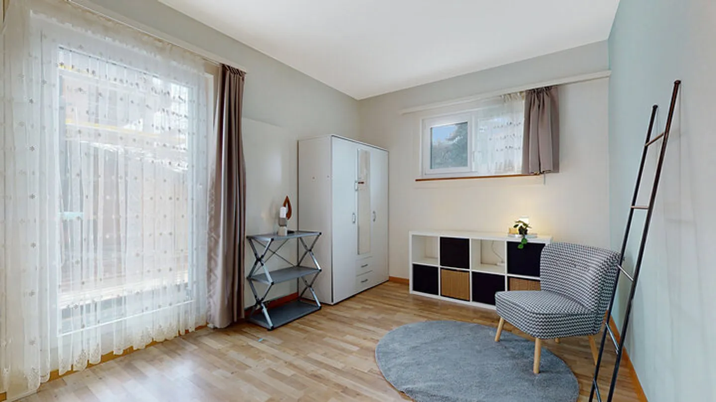 ATTRAKTIVES EINFAMILIENHAUS MIT GROSSEM GEWERBETEIL - Foto 5 von 8