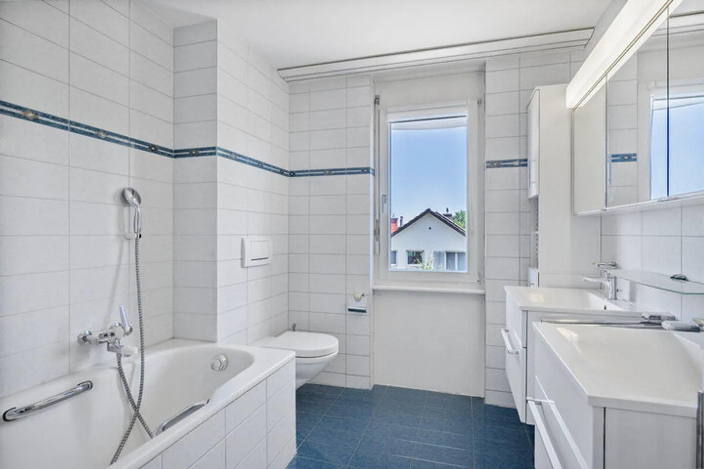 VIVRE AVEC UNE VUE - APPARTEMENT DANS UN EMPLACEMENT DE CHOIX - Photo 6 sur 8