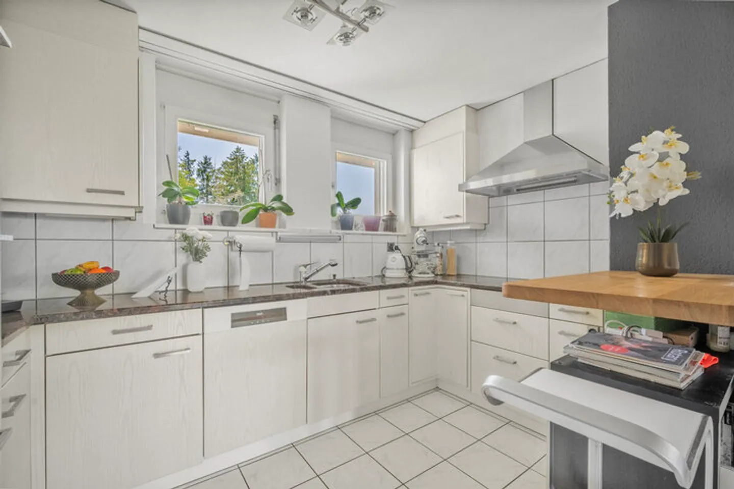 VIVRE AVEC UNE VUE - APPARTEMENT DANS UN EMPLACEMENT DE CHOIX - Photo 4 sur 8