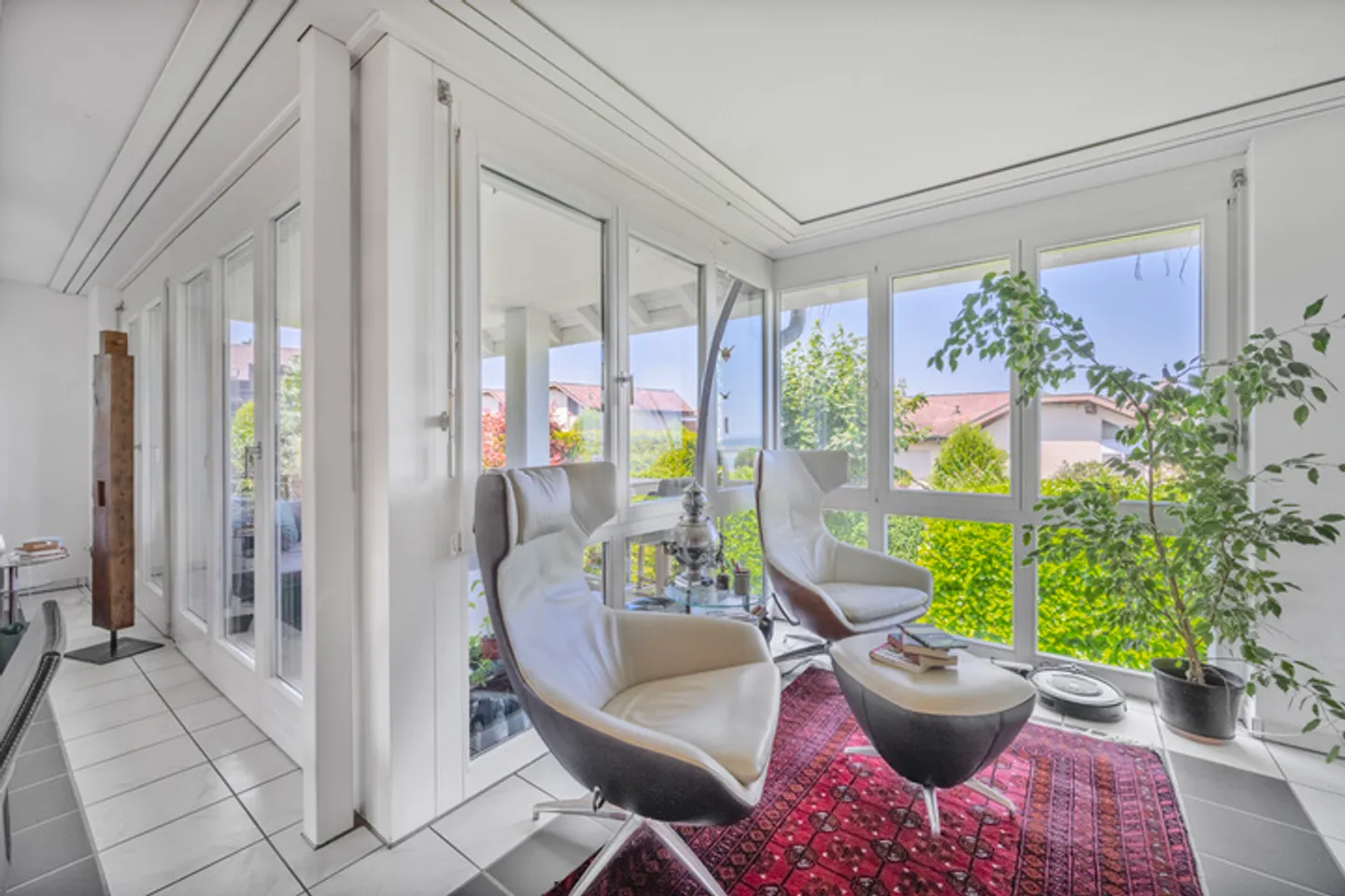 VIVRE AVEC UNE VUE - APPARTEMENT DANS UN EMPLACEMENT DE CHOIX - Photo 3 sur 8