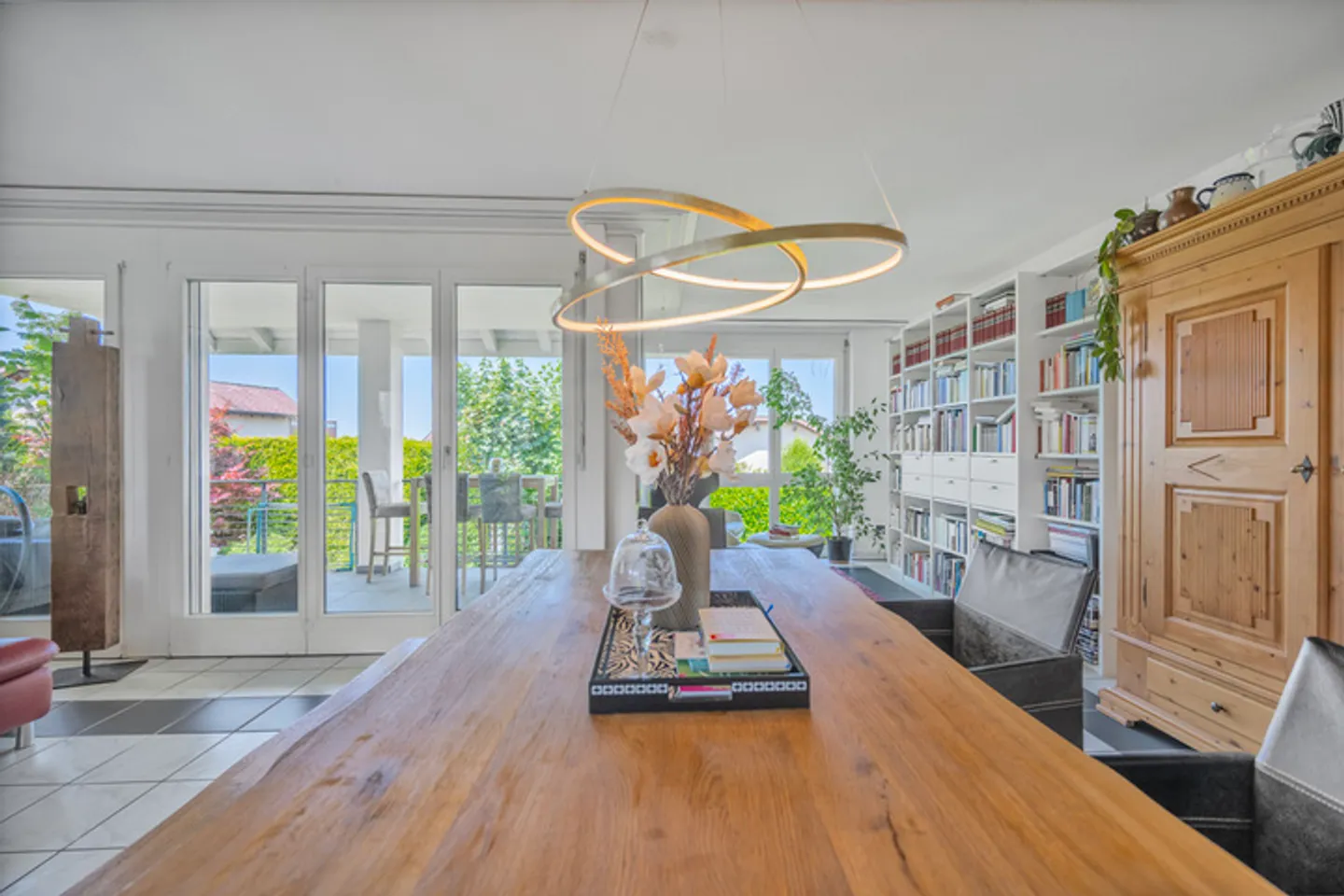 VIVRE AVEC UNE VUE - APPARTEMENT DANS UN EMPLACEMENT DE CHOIX - Photo 1 sur 8