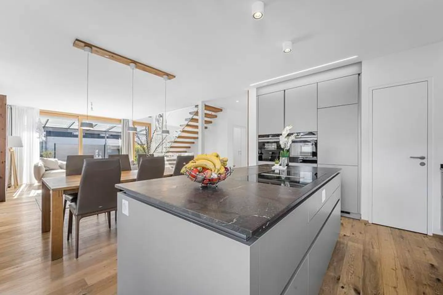 RAFFINATO E MODERNO: VILLA UNIFAMILIARE IN UNA POSIZIONE TRANQUILLA - Foto 8 di 9