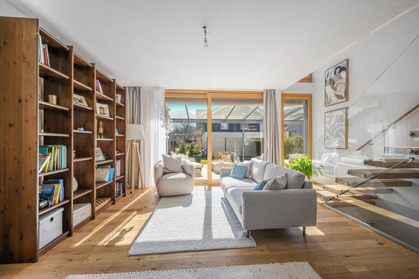 RAFFINÉ ET MODERNE : MAISON INDIVIDUELLE DANS UN EMPLACEMENT CALME - Photo 2 sur 8