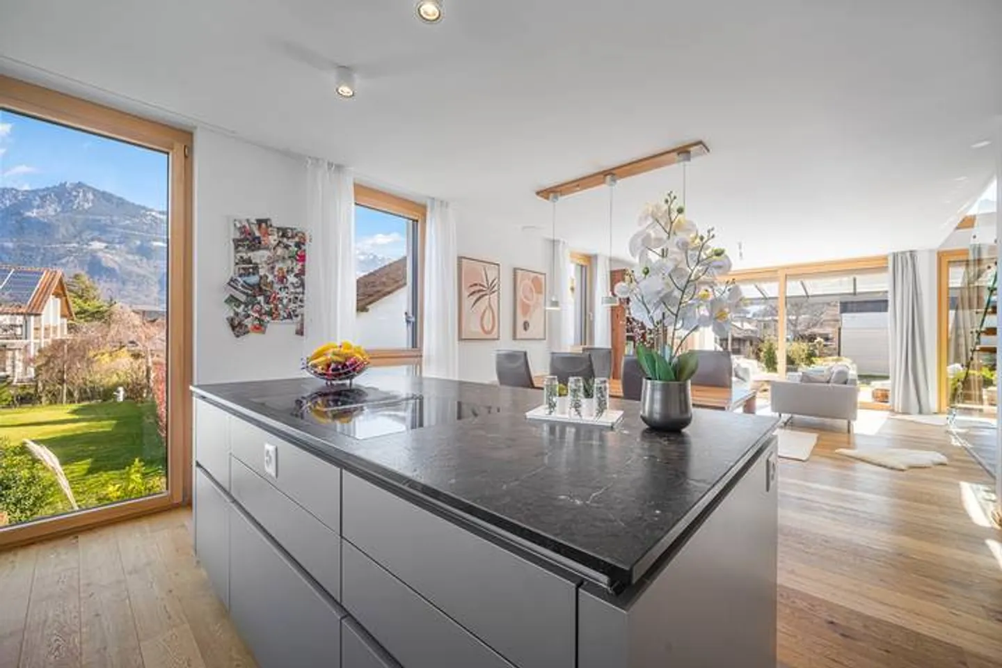 RAFFINATO E MODERNO: VILLA UNIFAMILIARE IN UNA POSIZIONE TRANQUILLA - Foto 7 di 9