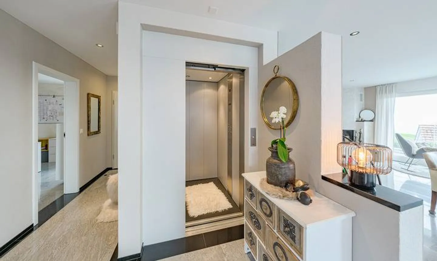 IMPRESSIVE VILLA WITH LAKE AND ALPINE VIEW - Photo 4 of 9