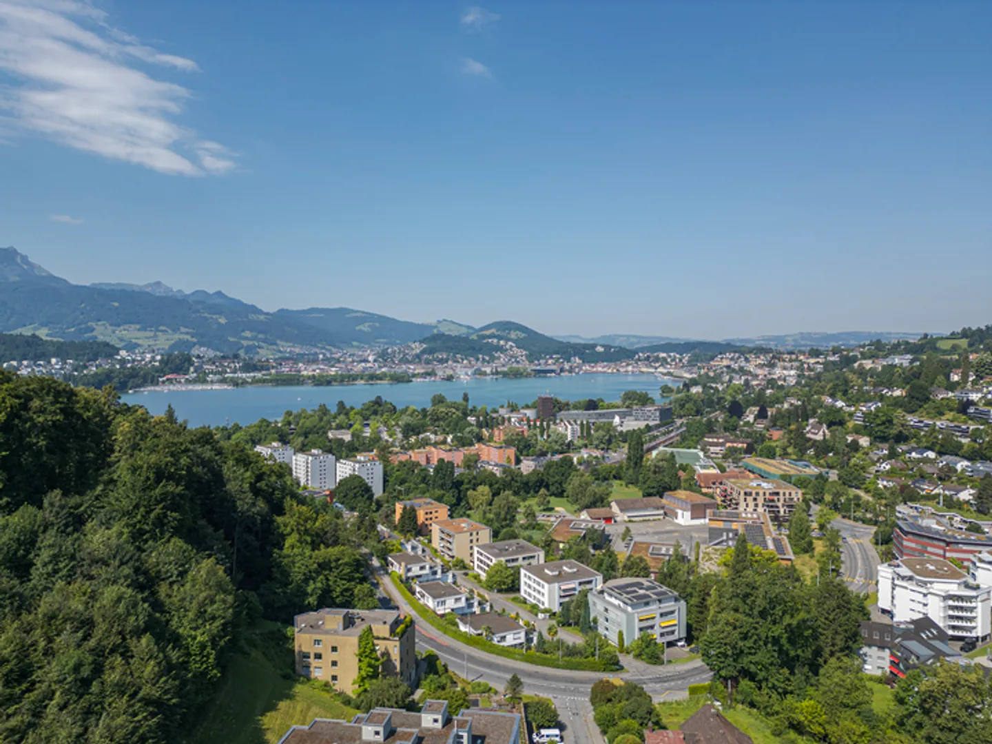 APPARTAMENTO DI 4,5 STANZE IN UNA POSIZIONE DESIDERABILE - Foto 8 di 8
