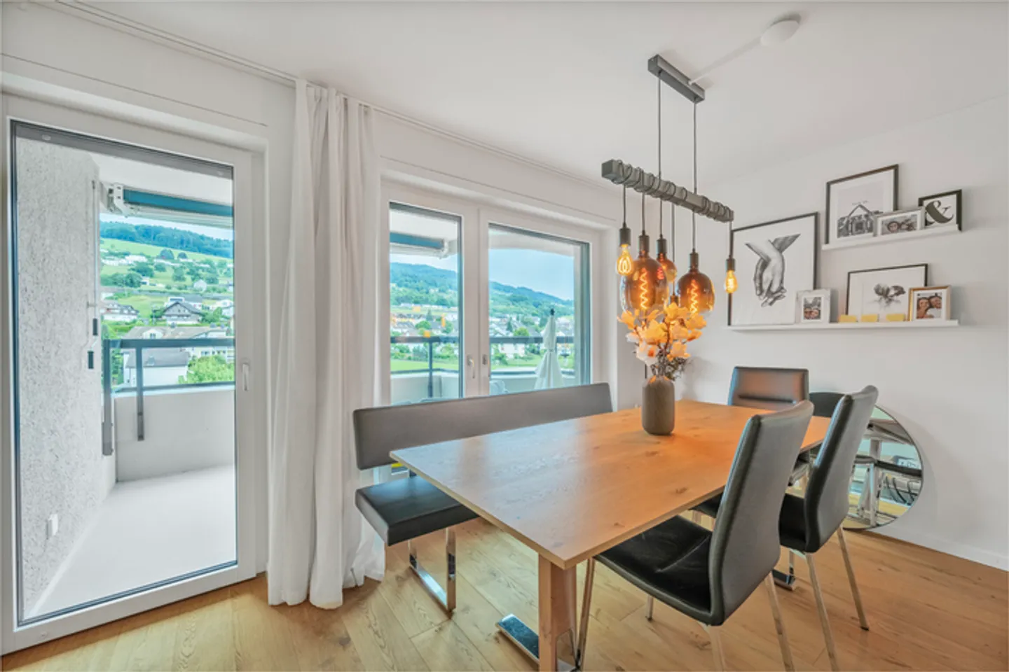 SPETTACOLO PANORAMICO AL 10° PIANO SUL LAGO DI COSTANZA - Foto 4 di 8