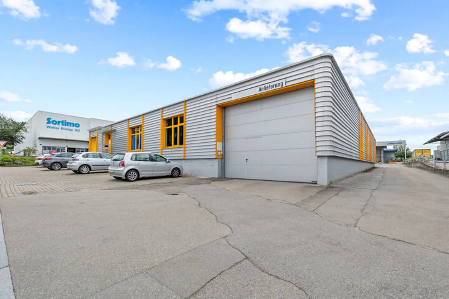 NEAR KLOTEN AIRPORT – COMMERCIAL SPACES WITH RESERVE AND POTENTIAL - Photo 6 of 8