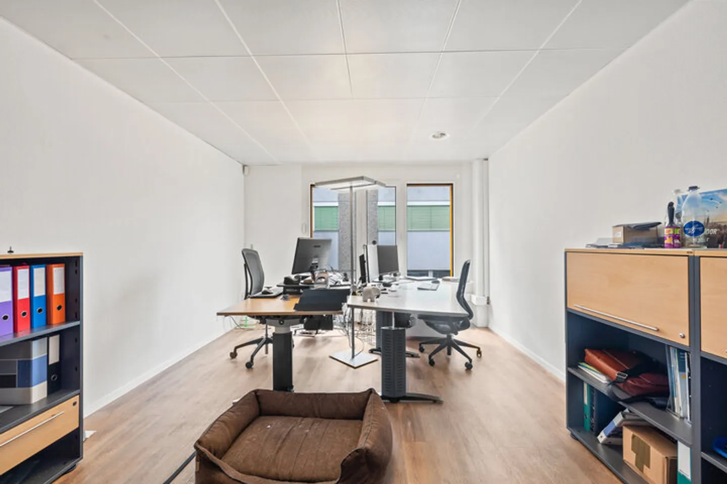 NEAR KLOTEN AIRPORT – COMMERCIAL SPACES WITH RESERVE AND POTENTIAL - Photo 3 of 8