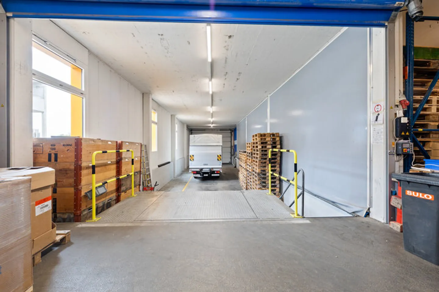 NEAR KLOTEN AIRPORT – COMMERCIAL SPACES WITH RESERVE AND POTENTIAL - Photo 5 of 8