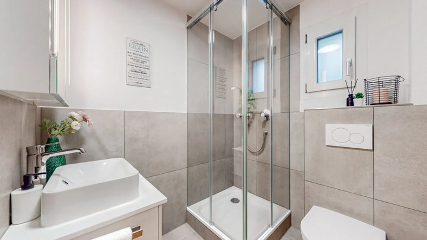 FREISTEHENDES EINFAMILIENHAUS IN BUCHS (SG) – KOMPLETT RENOVIERT 2022 MIT GROSSZÜGIGEM GARTEN - Foto 4 von 8