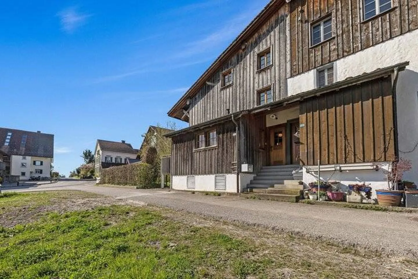 Charming Row House with Lake View and Swedish Stove in Pfäffikon - Photo 7 of 8