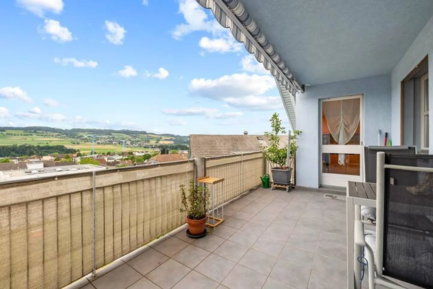 APPARTEMENT PENTHOUSE SPACIEUX DE 5,5 PIÈCES AVEC POSSIBILITÉS D'EXTENSION - Photo 1 sur 9