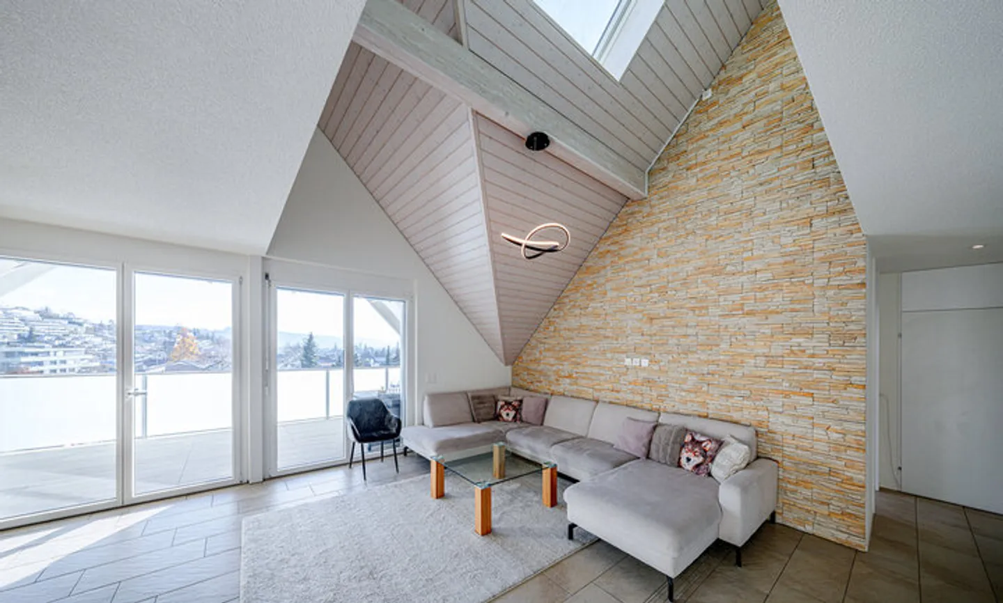 Exclusive Penthouse Apartment with Panoramic View - Photo 3 of 8