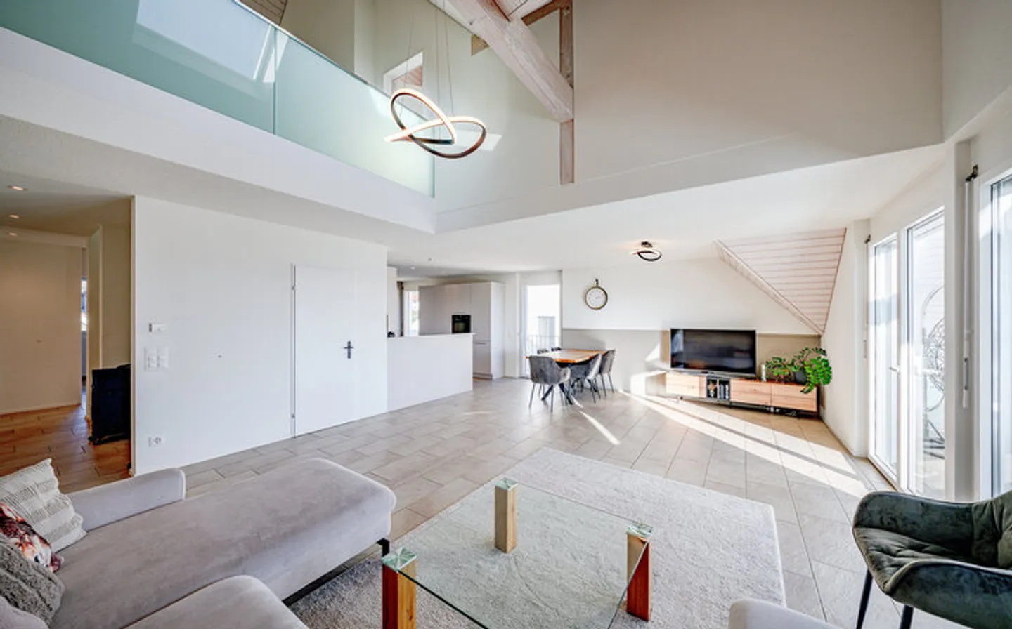 Exclusive Penthouse Apartment with Panoramic View - Photo 5 of 8