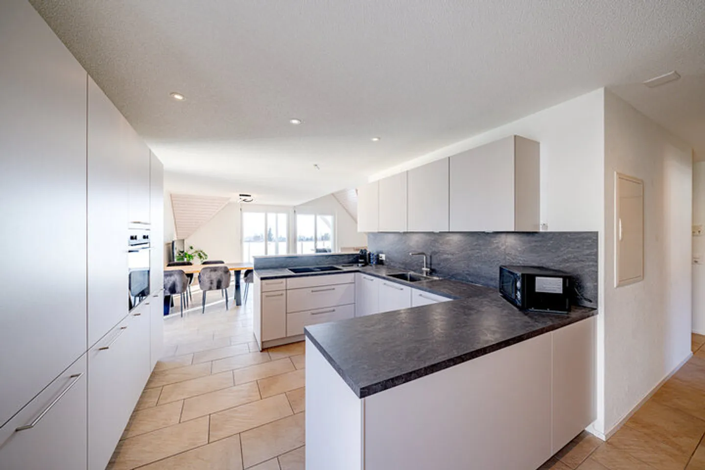 Exclusive Penthouse Apartment with Panoramic View - Photo 6 of 8