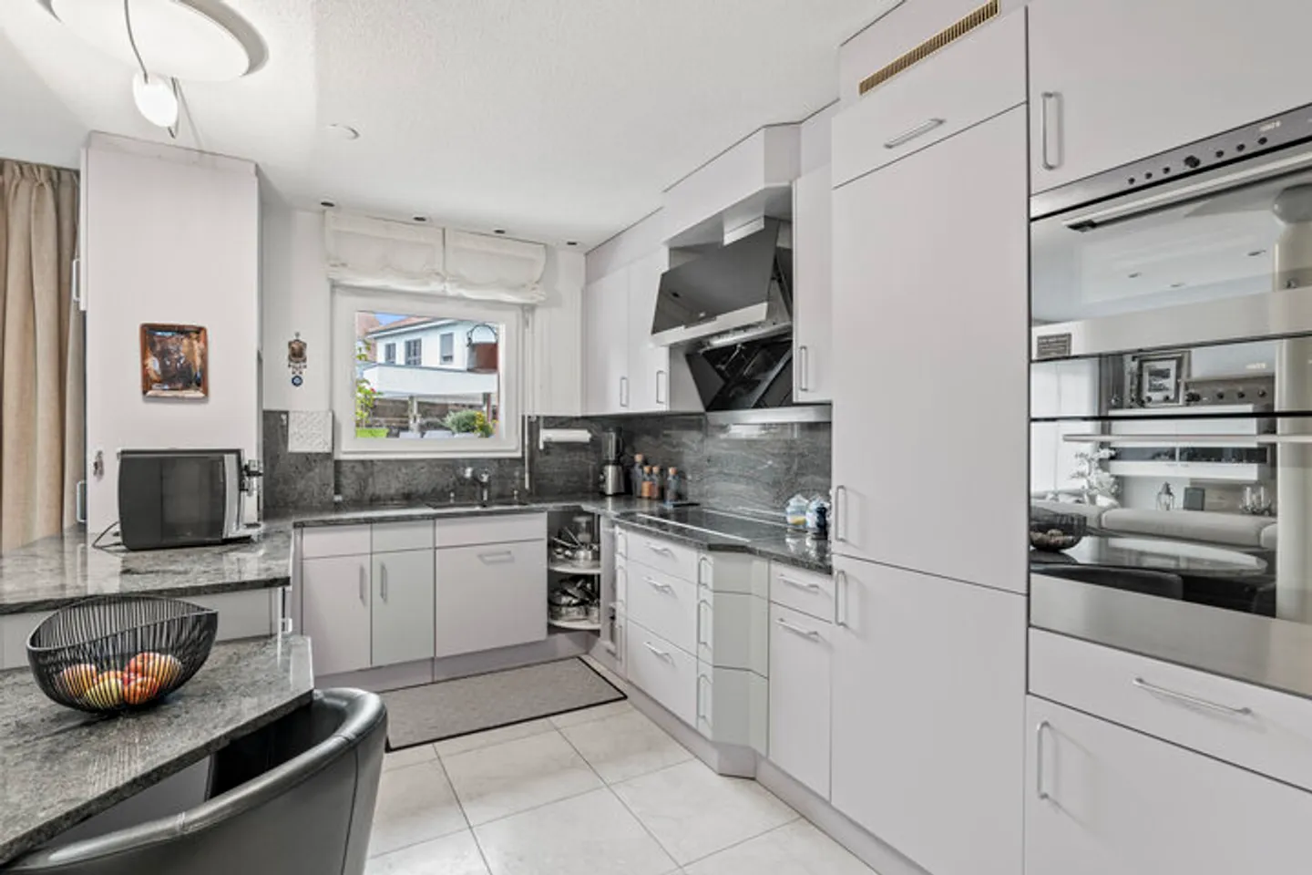 251 M² MAISONETTE DE JARDIN AVEC ESPACE COMMERCIAL (BUREAU/ATELIER/HOBBY) - Photo 4 sur 8