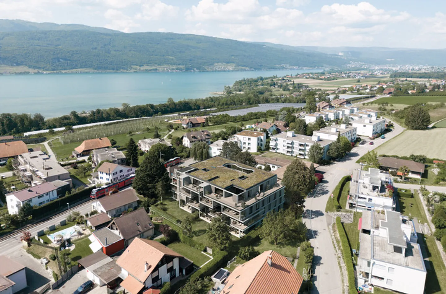 Gioiello architettonico con vista sul lago: lussuoso appartamento con giardino di 4,5 stanze a Gerolfingen - Foto 7 di 8