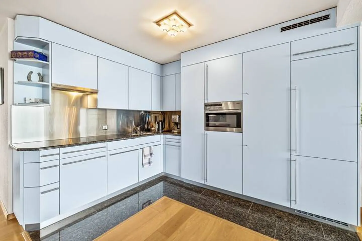 APPARTAMENTO 2.5 STANZE CON VISTA LAGO E PRIVILEGI FISCALI - Foto 6 di 9