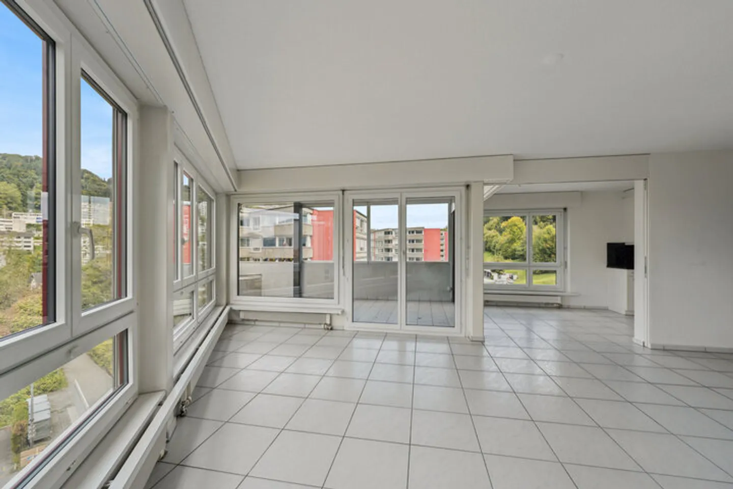 APPARTAMENTO DI 4,5 STANZE IN UNA POSIZIONE DESIDERABILE - Foto 2 di 8