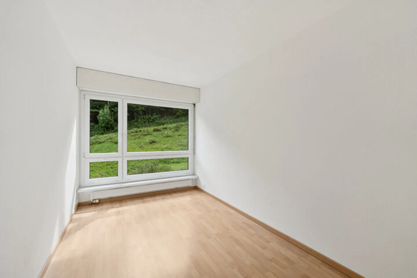 APPARTAMENTO DI 4,5 STANZE IN UNA POSIZIONE DESIDERABILE - Foto 5 di 8