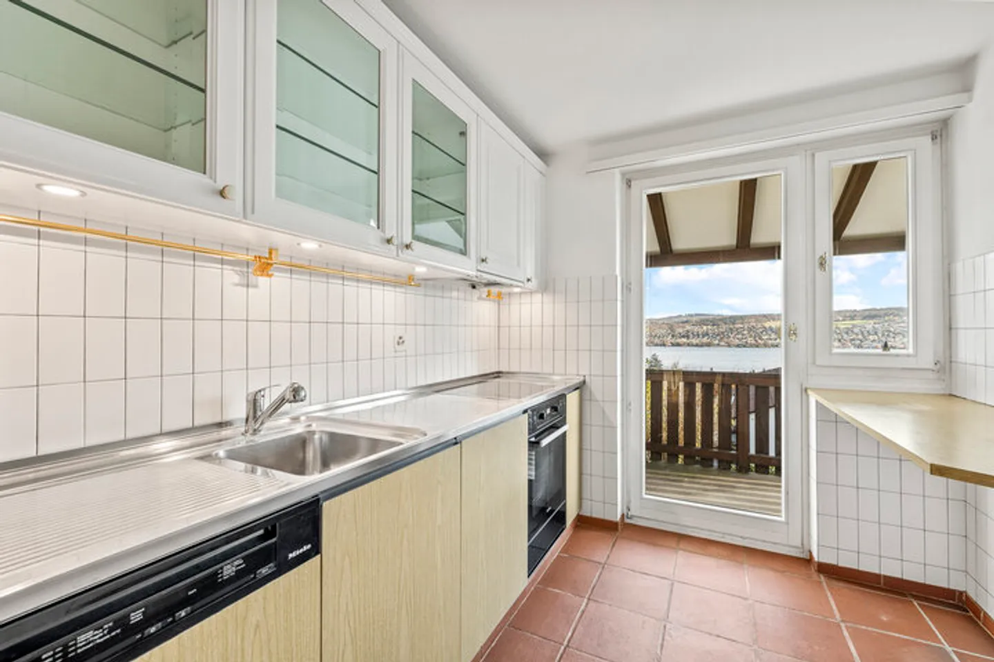 Detached Lake View House - Photo 7 of 8