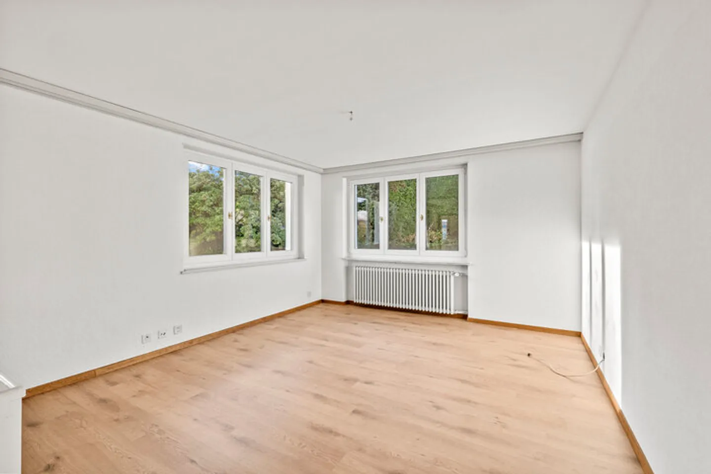 Detached Lake View House - Photo 2 of 8