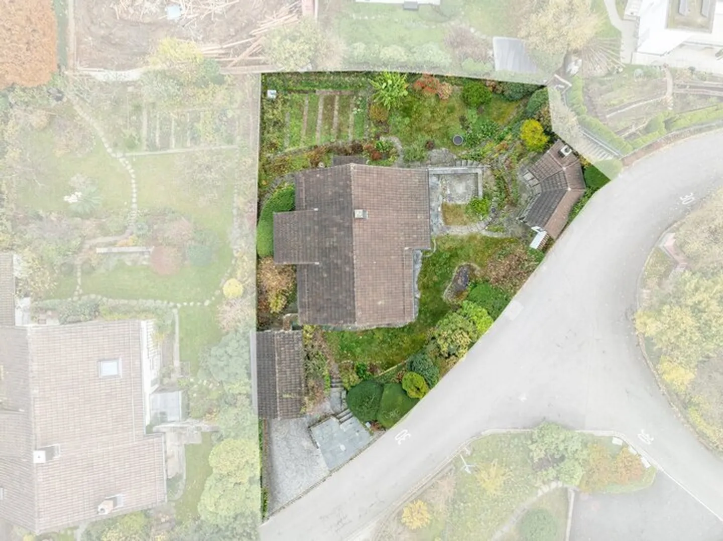 Detached Lake View House - Photo 8 of 8