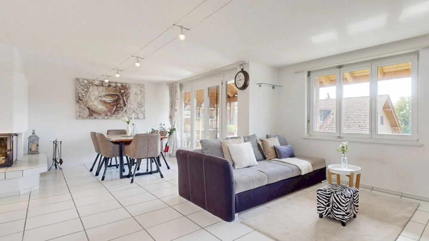 PLENTY OF SPACE AND CHARM - 5.5 ROOM MAISONETTE - Photo 1 of 8