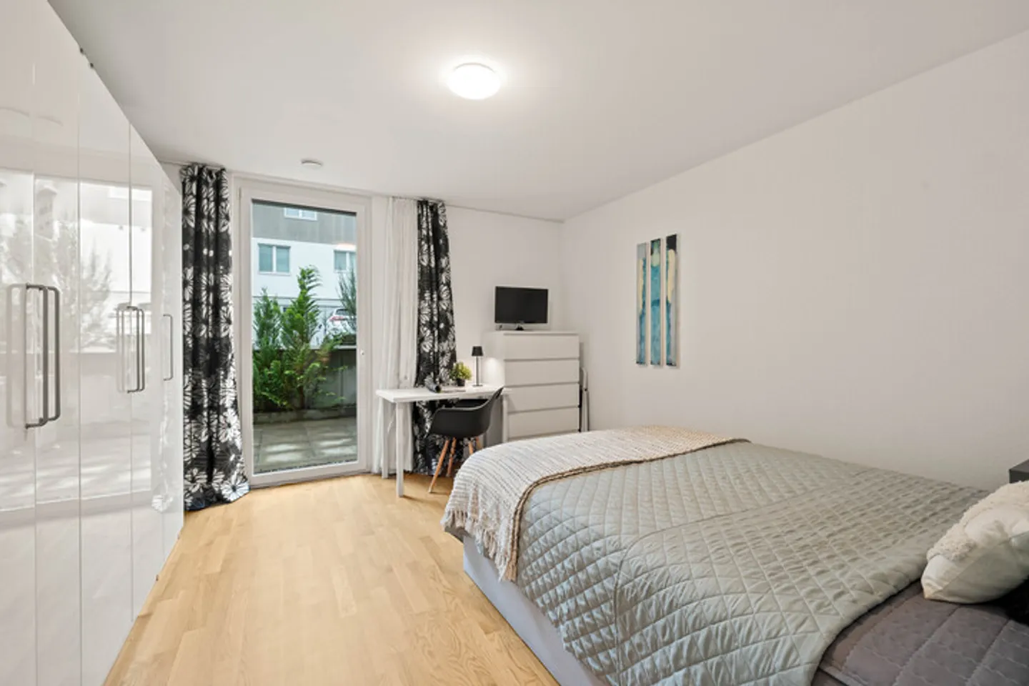 APPARTAMENTO MODERNO CON GIARDINO DIRETTAMENTE SULL'AARE - Foto 5 di 8