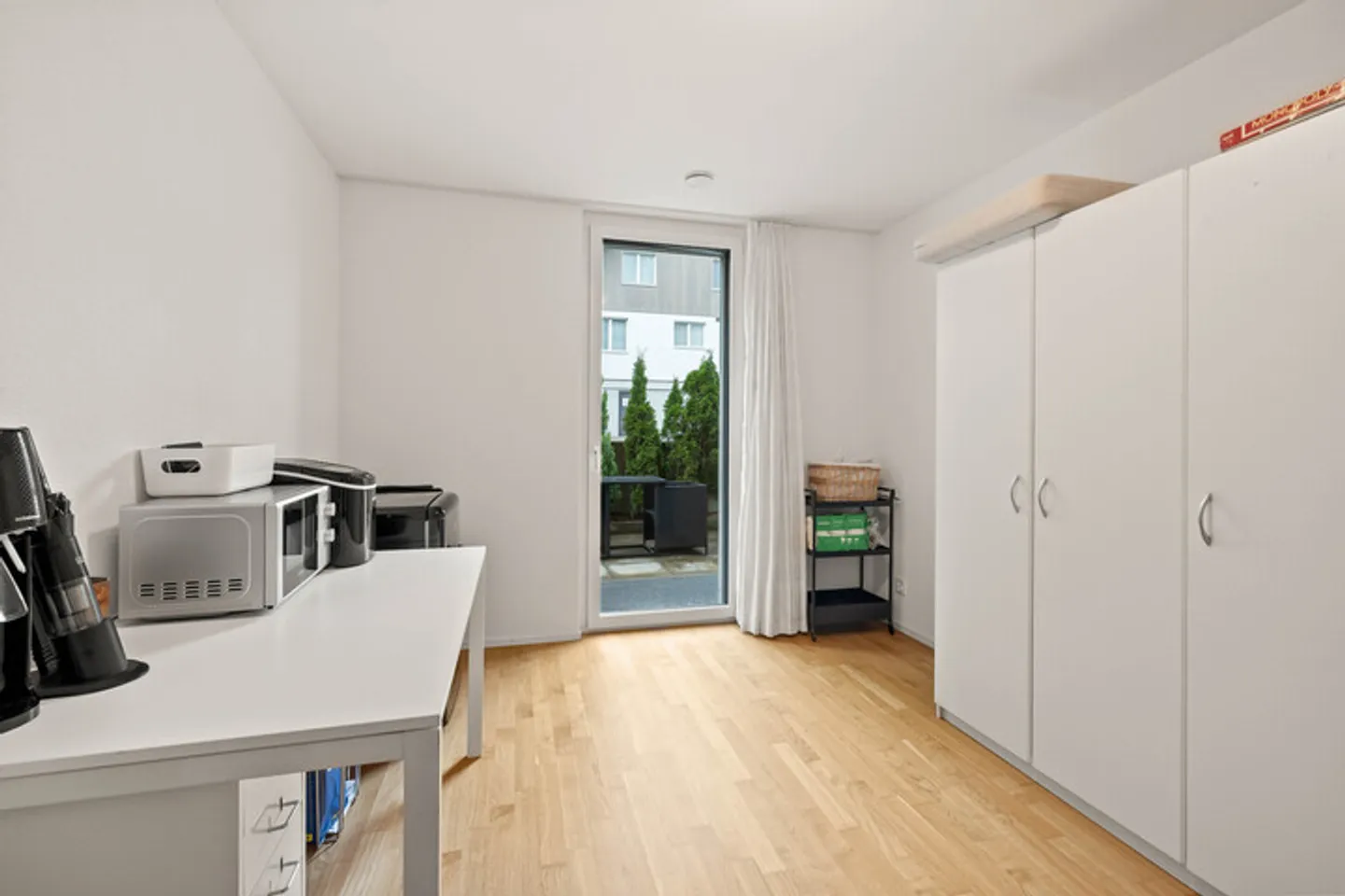 APPARTAMENTO MODERNO CON GIARDINO DIRETTAMENTE SULL'AARE - Foto 7 di 8