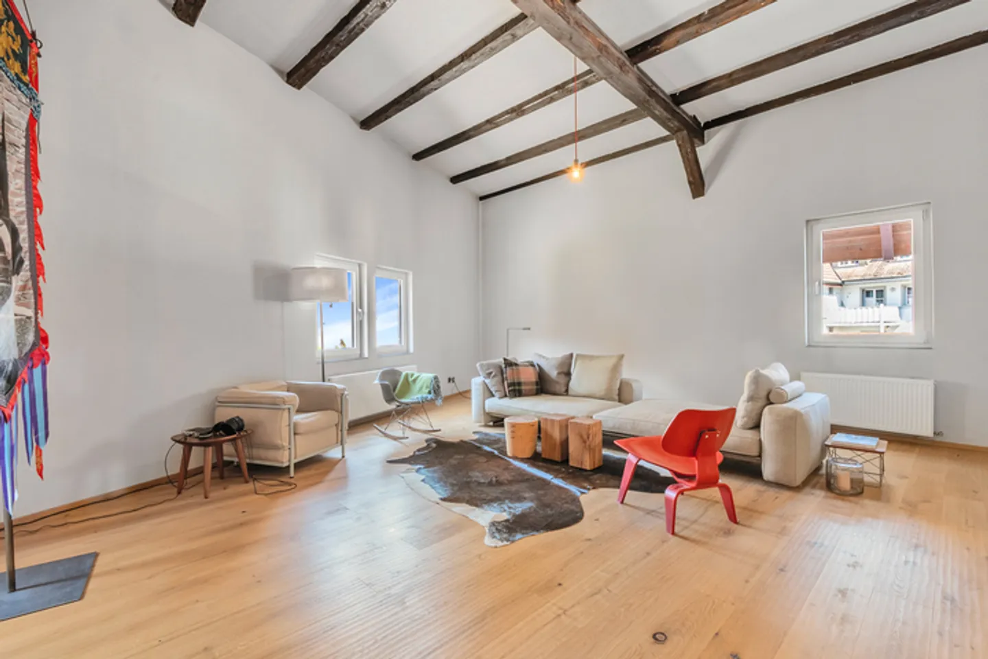 CHARME & RAUM – IM DORF, NAHE ZÜRICH - Foto 1 von 8