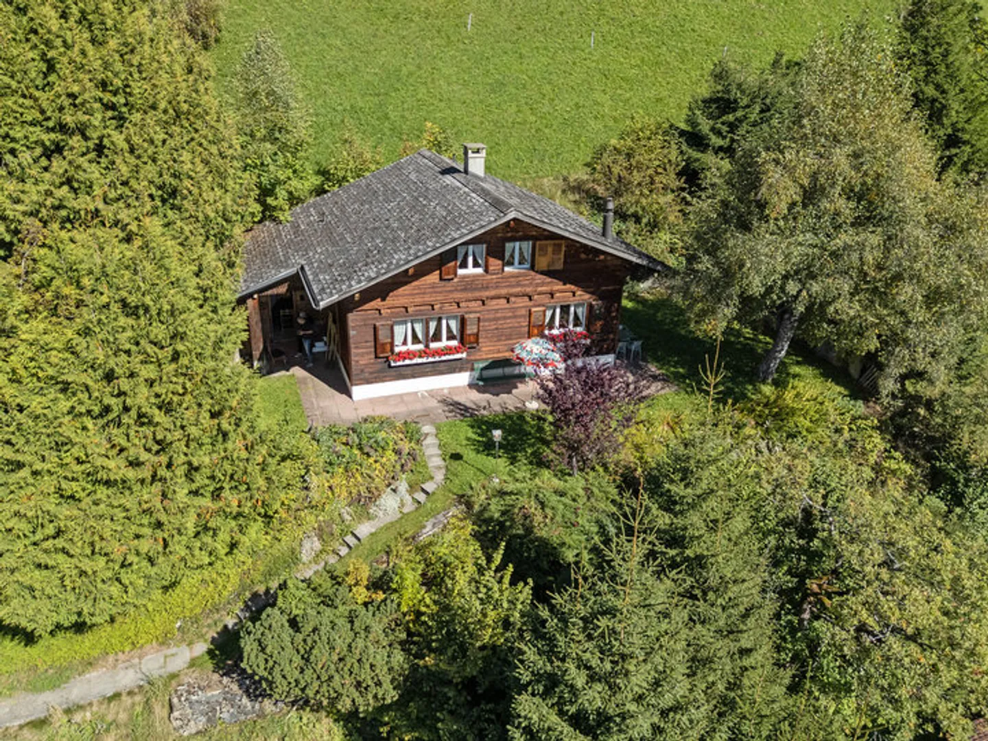 Chalet Incantevole sul Lato Soleggiato e nel Centro della Zona Sciistica - Foto 1 di 8