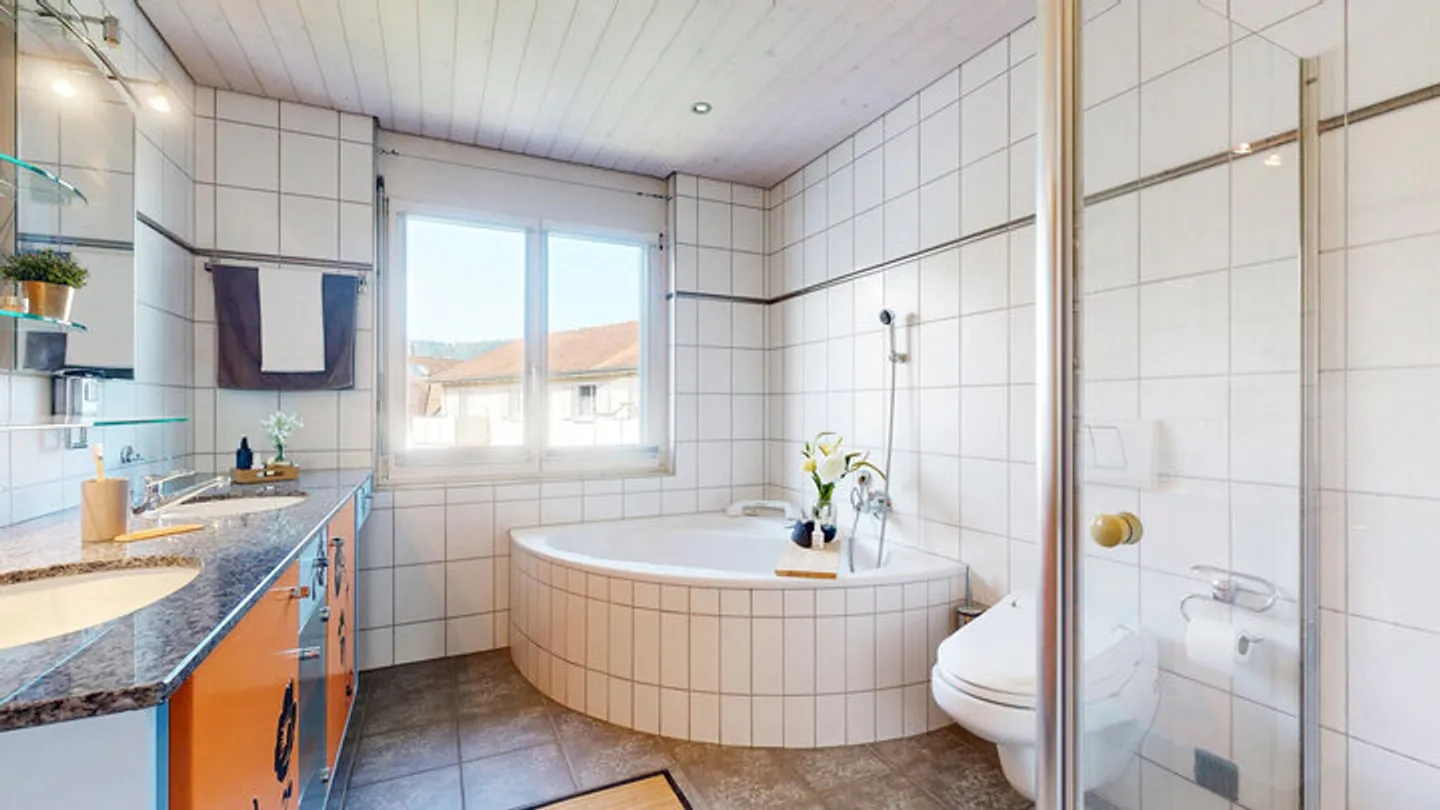 Attractive Single-Family House by the Water - Photo 7 of 8